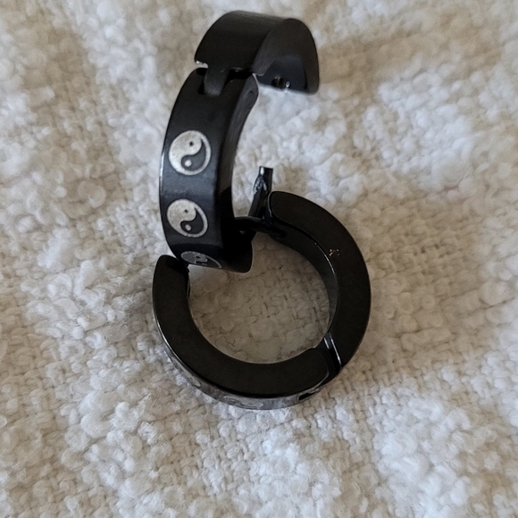 Stainless Steel Yin Yang Black Hinged Hoop. - Picture 5 of 6